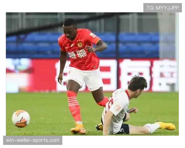 保利尼奥前插撕开防线效率提升，禁区接管能力胜过上赛季回撤角色