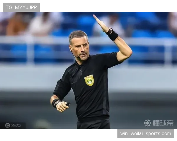 铲球犯规判定标准及裁判规则详解